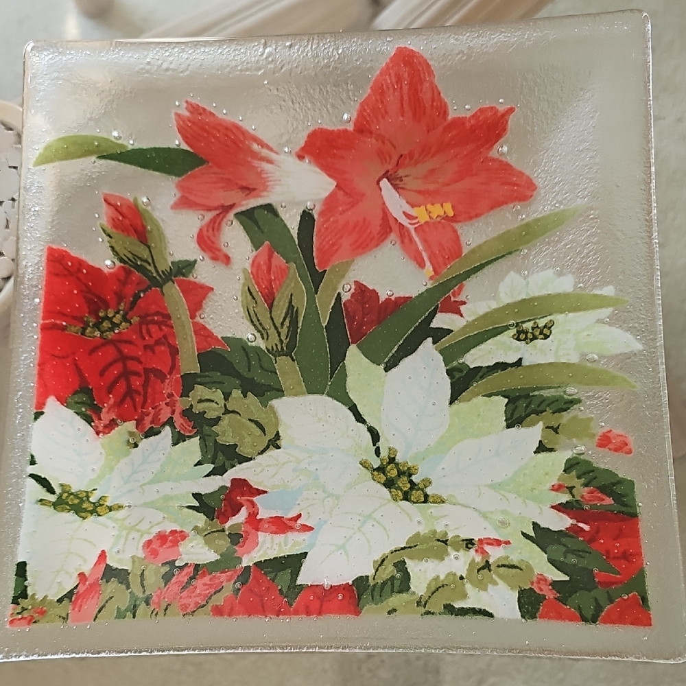 Peggy Karr Poinsettias 9.5" Fused Square Art Glass Plate Signed